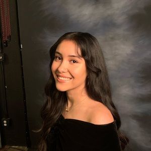 Meet your Posher, Valeria